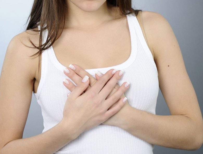 ¿Cómo aliviar el dolor de pecho durante la menstruación?
